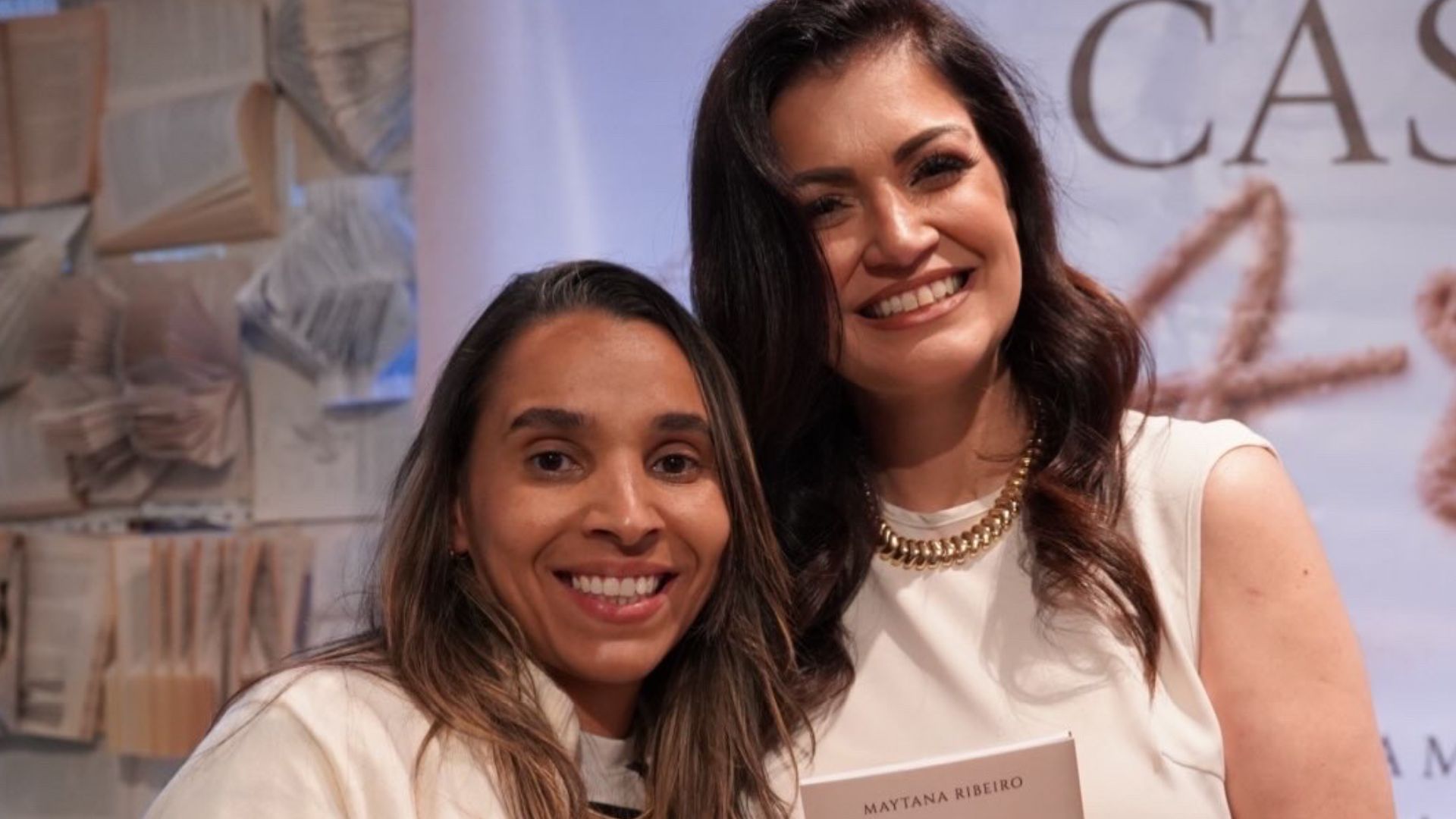 Fotos do Lançamento Livro Casas na Areia - Maytana Ribeiro